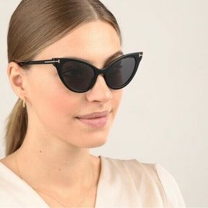 Tom Ford Evelyn sunglasses. Shiny black frame like new